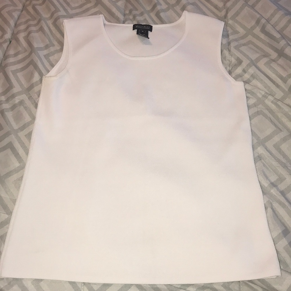 🌸 4x20 🌸 MULTIPLES WHITE SHIRT SIZE M